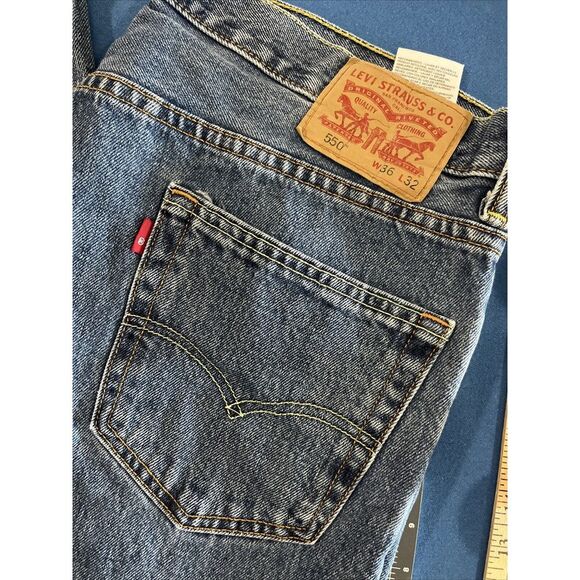 Levi's 550 Relaxed Fit Men's 36x32 Blue Jeans 100% Cotton Medium Stonewash Fade - Picture 2 of 8